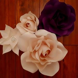 Beautiful 4pc wall paper flower set